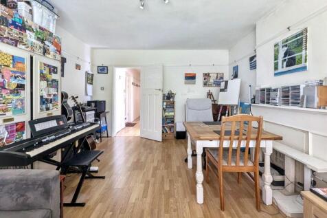 12a Cintra Court, Patterson Road, London SE19 2LB