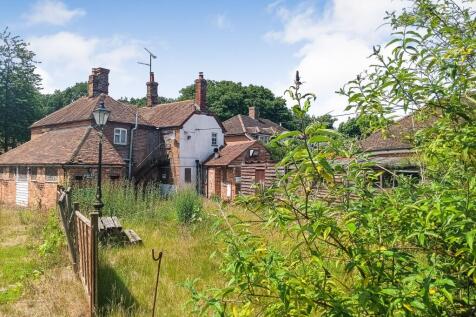 The Rising Sun, Ermin Street, Stockcross, Newbury, Berkshire RG20 8LG