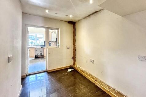 42 Greenwood Road, Mitcham, Surrey CR4 1PE