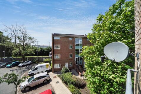 95 Carmichael Close, Ruislip HA4 6LG