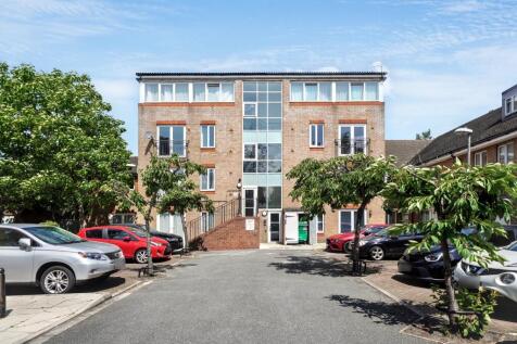 95 Carmichael Close, Ruislip HA4 6LG