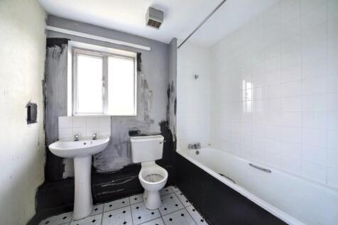 95 Carmichael Close, Ruislip HA4 6LG