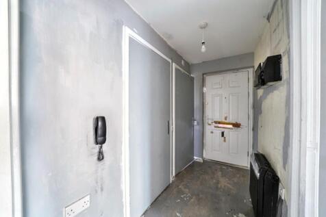 95 Carmichael Close, Ruislip HA4 6LG