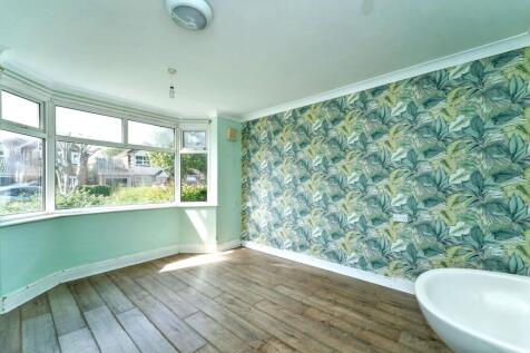 74 Central Road, Drayton, Hampshire, PO6 1QX