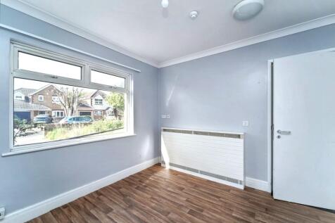 74 Central Road, Drayton, Hampshire, PO6 1QX