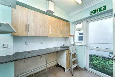 74 Central Road, Drayton, Hampshire, PO6 1QX