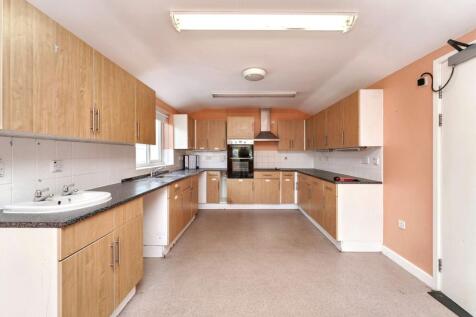 74 Central Road, Drayton, Hampshire, PO6 1QX