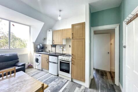 Flat 4A, 23 Burnt Ash Lane, Bromley, Kent, BR1 4DJ
