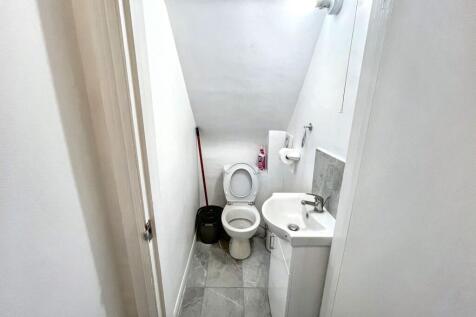 Flat 4A, 23 Burnt Ash Lane, Bromley, Kent, BR1 4DJ