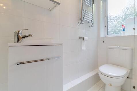15 St Anna&#39;s Court, Hendon, London NW4 4QY