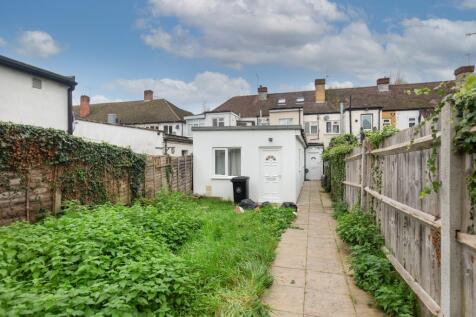 5 Crays Parade, Sidcup, Orpington, BR5 3HG