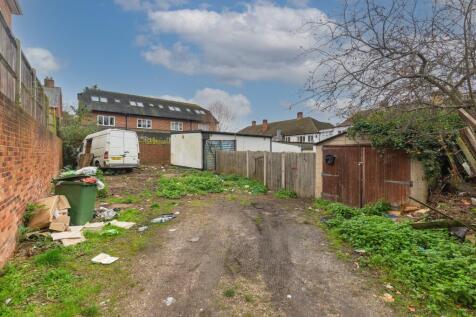 5 Crays Parade, Sidcup, Orpington, BR5 3HG