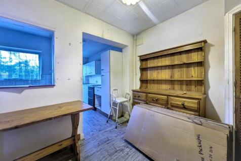 82 Grange Road, Chessington, KT9 1EY