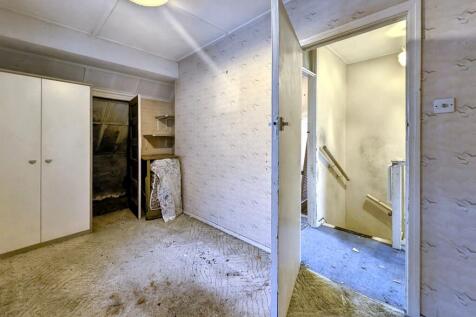 82 Grange Road, Chessington, KT9 1EY