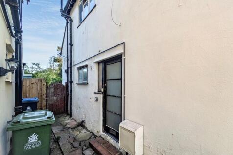 82 Grange Road, Chessington, KT9 1EY