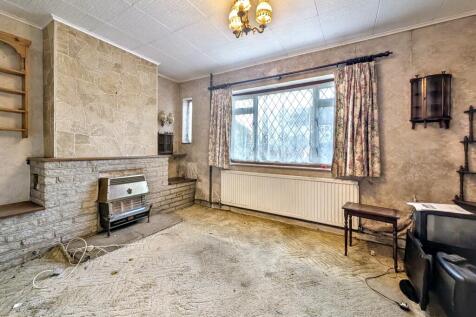 82 Grange Road, Chessington, KT9 1EY