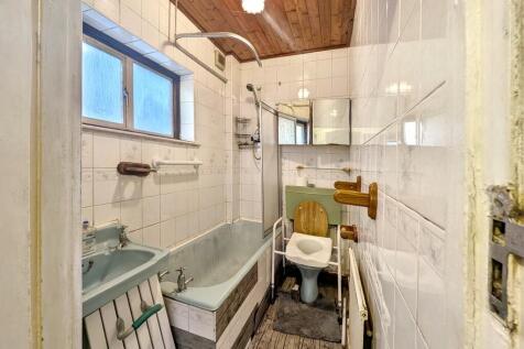 82 Grange Road, Chessington, KT9 1EY