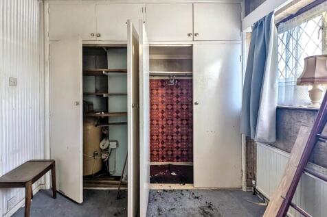82 Grange Road, Chessington, KT9 1EY