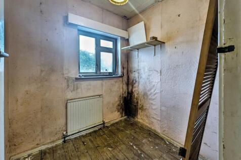 82 Grange Road, Chessington, KT9 1EY