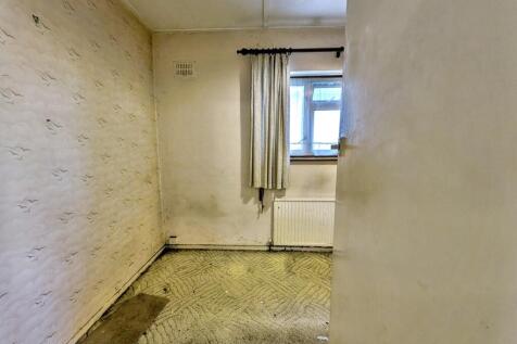 82 Grange Road, Chessington, KT9 1EY