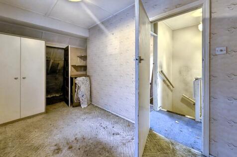82 Grange Road, Chessington, KT9 1EY