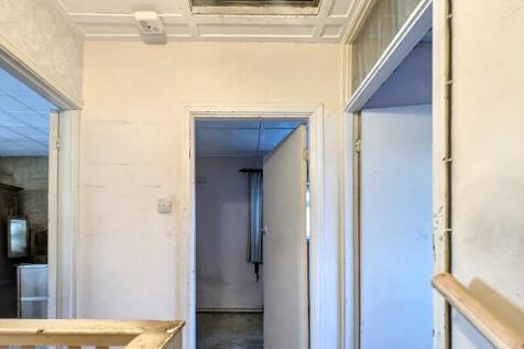 82 Grange Road, Chessington, KT9 1EY