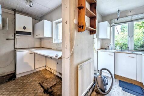 82 Grange Road, Chessington, KT9 1EY