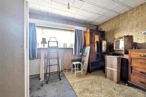 82 Grange Road, Chessington, KT9 1EY