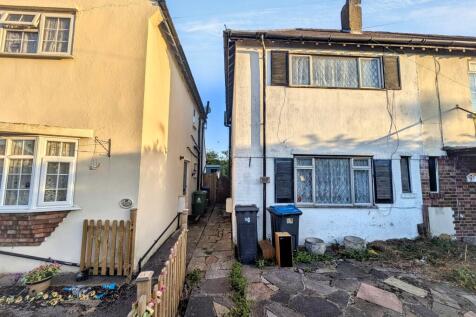 82 Grange Road, Chessington, KT9 1EY