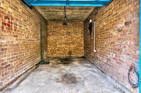 Flat 17, Hanger Court, Hanger Green, Ealing, London, W5 3ER