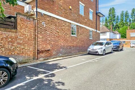 Flat 17, Hanger Court, Hanger Green, Ealing, London, W5 3ER