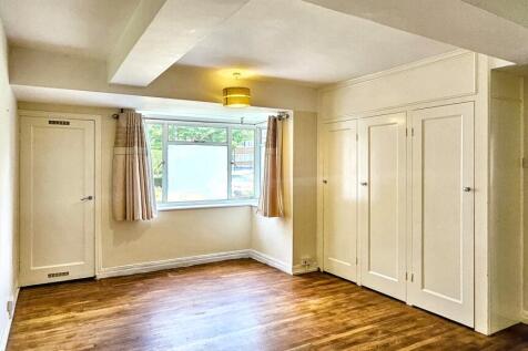 Flat 17, Hanger Court, Hanger Green, Ealing, London, W5 3ER