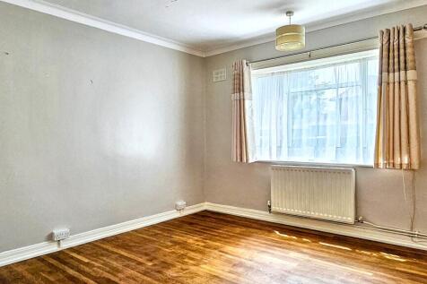 Flat 17, Hanger Court, Hanger Green, Ealing, London, W5 3ER