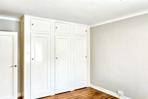 Flat 17, Hanger Court, Hanger Green, Ealing, London, W5 3ER