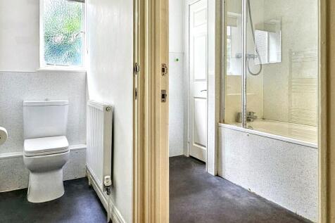 Flat 17, Hanger Court, Hanger Green, Ealing, London, W5 3ER