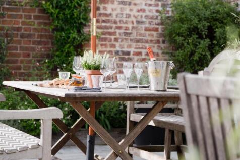 The Old Drum, 16 Chapel St, Petersfield GU32 3DP