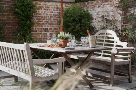 The Old Drum, 16 Chapel St, Petersfield GU32 3DP