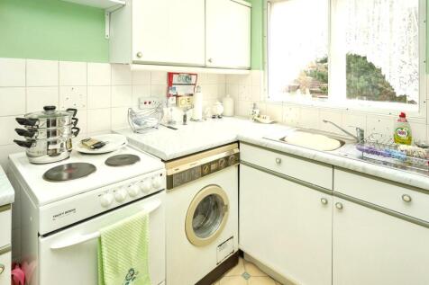 61 Laburnum Close, Friern Barnet, London, N11 3PA