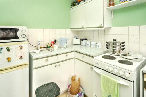 61 Laburnum Close, Friern Barnet, London, N11 3PA