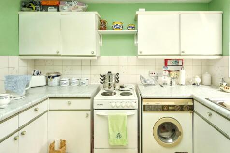 61 Laburnum Close, Friern Barnet, London, N11 3PA
