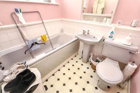 61 Laburnum Close, Friern Barnet, London, N11 3PA