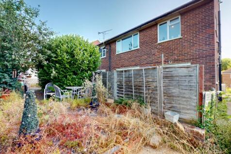 Flat 16 Elaine Court, Elaine Avenue, Rochester, Kent, ME2 2YR
