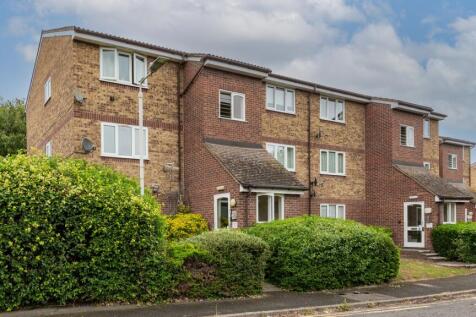 14 Sterry House, Stirling Close, Rainham, Essex, RM13 9NQ