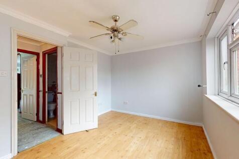 14 Sterry House, Stirling Close, Rainham, Essex, RM13 9NQ