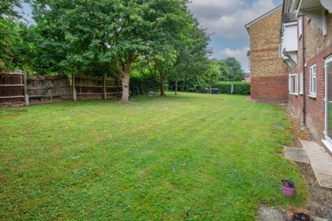 14 Sterry House, Stirling Close, Rainham, Essex, RM13 9NQ