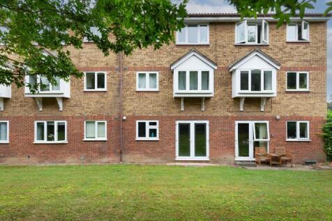 14 Sterry House, Stirling Close, Rainham, Essex, RM13 9NQ