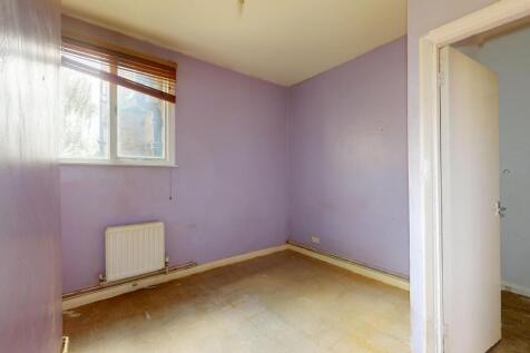 Flat A, 31 Buckingham Road, Islington, London, N1 4HY
