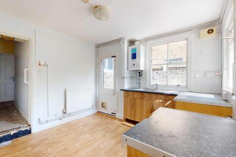 Flat A, 31 Buckingham Road, Islington, London, N1 4HY