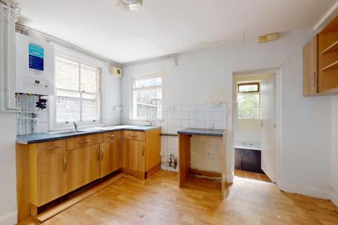 Flat A, 31 Buckingham Road, Islington, London, N1 4HY
