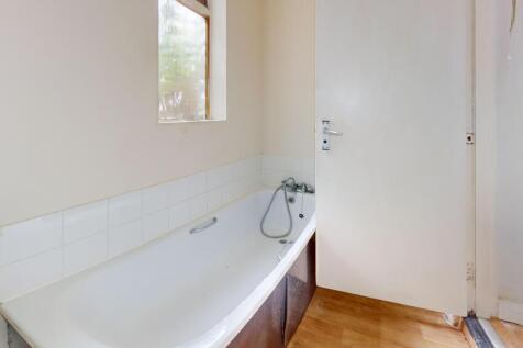 Flat A, 31 Buckingham Road, Islington, London, N1 4HY